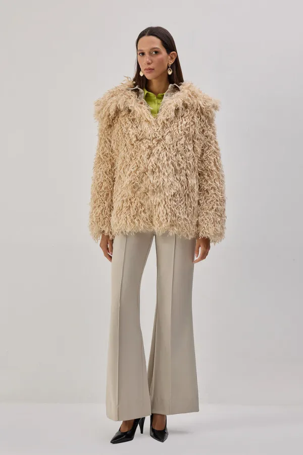 MANTEAU EN FAUSSE FOURRURE