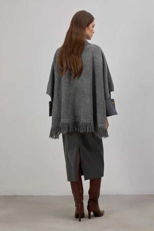PONCHO EN MAILLE À FRANGES