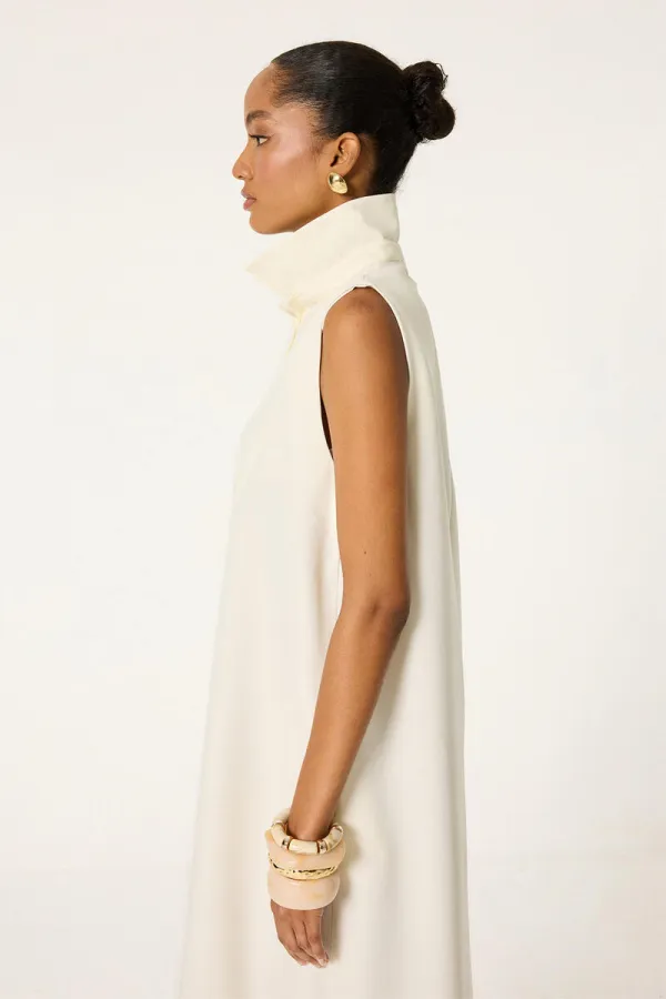 CLEAVAGE COVERING SHIRT COLLAR