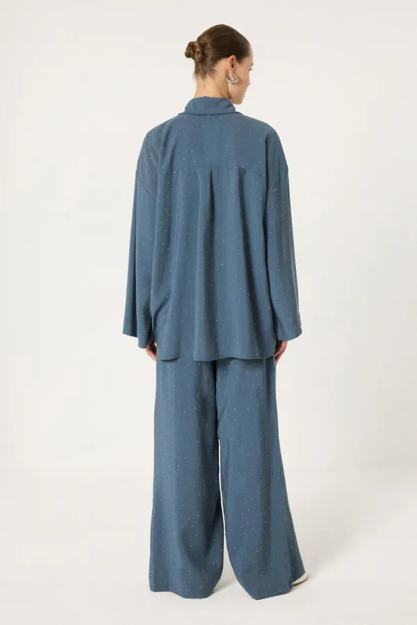 ENSEMBLE CHEMISE ET PANTALON EN MODAL ORNÉ DE PIERRES ENSEMBLE CHEMISE ET PANTALON EN MODAL ORNÉ DE PIERRES
