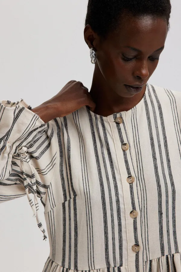 NATUREL DOKULU ÇİZGİLİ ELBİSE