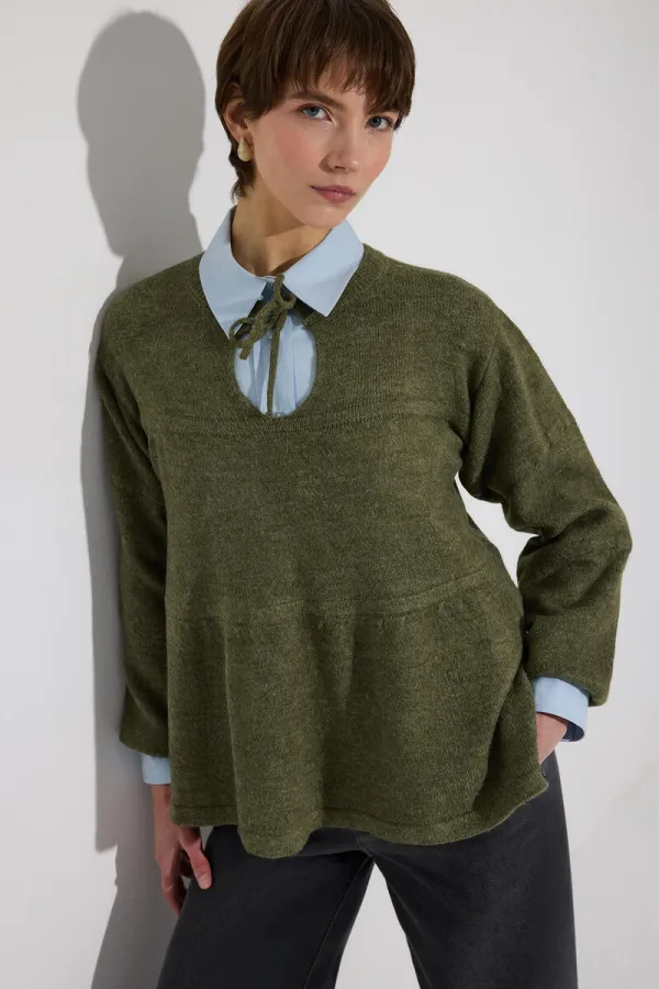 ÖNDEN BAĞLAMALI TRİKO KAZAK