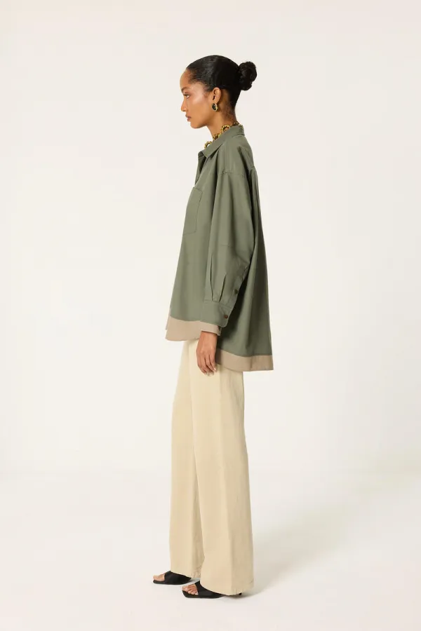 CHEMISE EN POPLINE DE COULEURS CONTRASTÉES