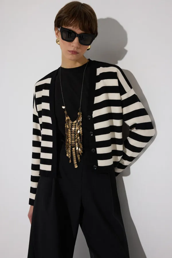 YUMUŞAK DOKULU TRİKO HIRKA