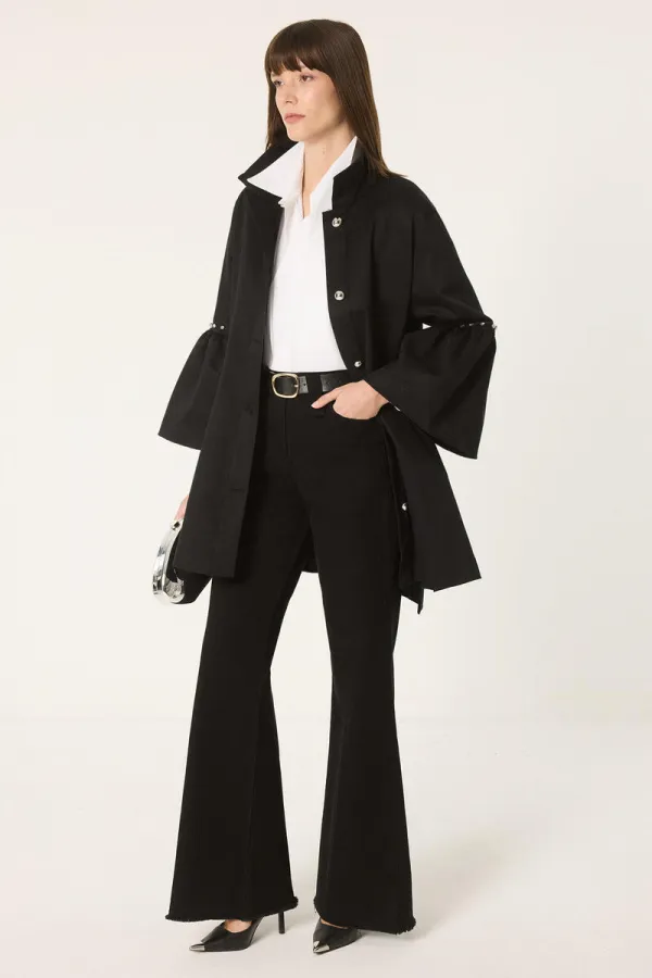 Veste en gabardine avec manches ornées de pierres