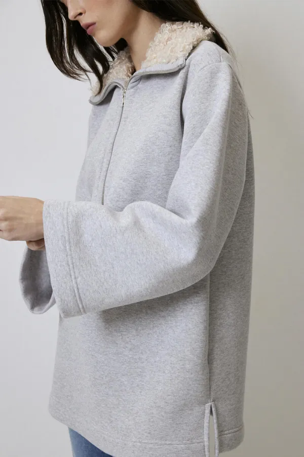 FUR-COLLARED SWEATSHIRT
