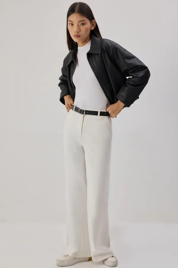 DİK YAKA KOLSUZ İÇLİK