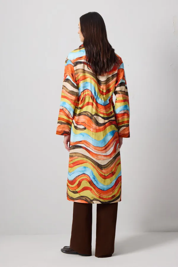 ABSTRACT PATTERNED TRENCH COAT WITH GATHERED WAIST.