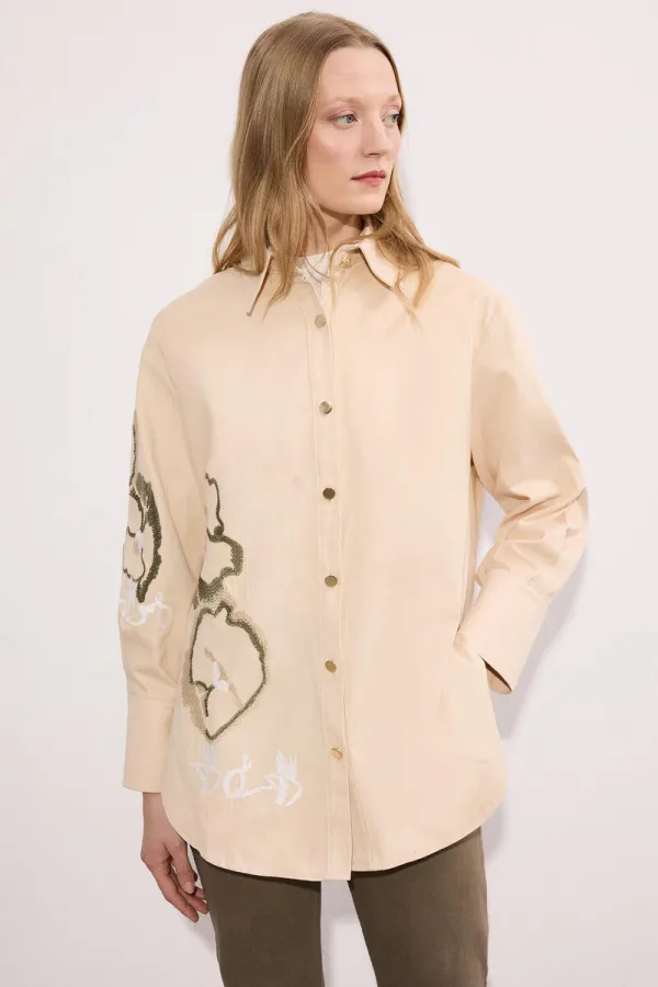 CHEMISE EN GABARDINE BRODÉE