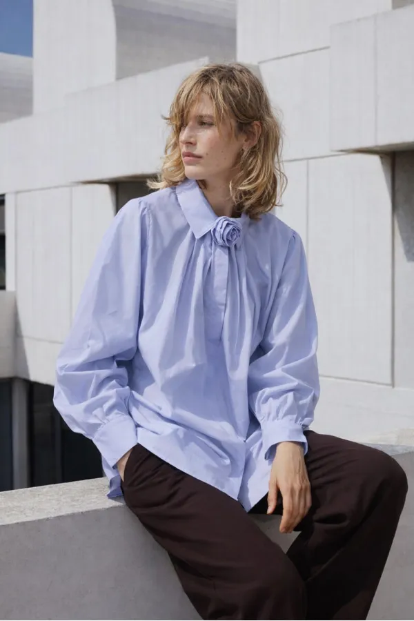 100% COTTON SHIRT WITH ROSE DETAIL