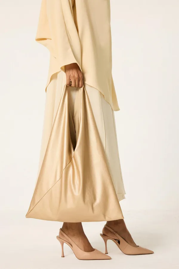 ÜÇGEN FORM BÜYÜK TOTE ÇANTA