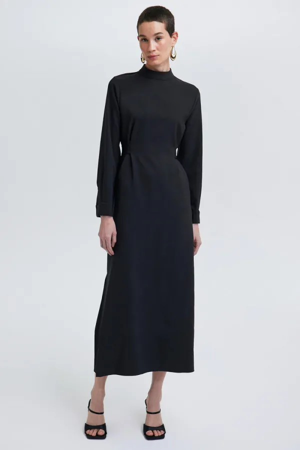 ROBE EN CRÊPE CEINTURE