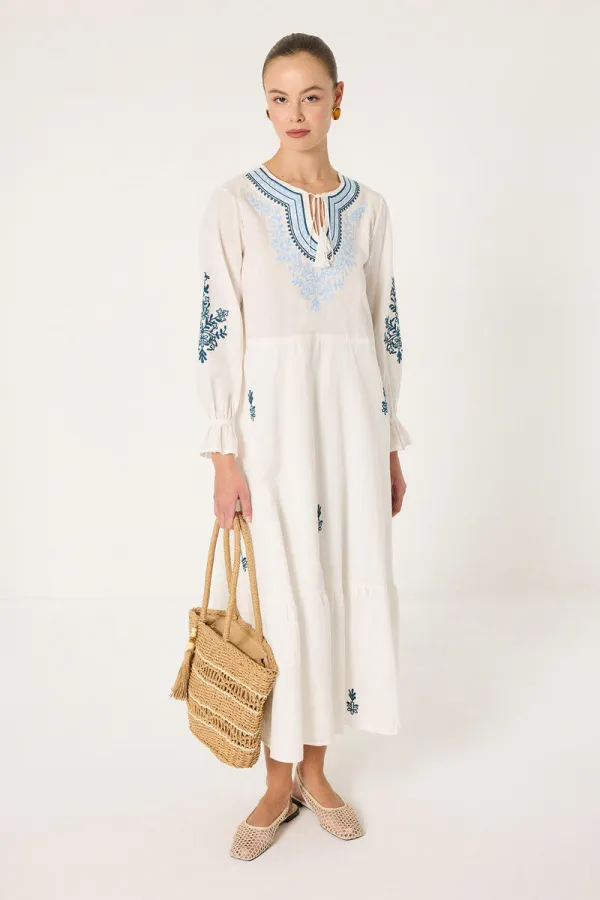 ROBE ETHNIQUE BRODÉE