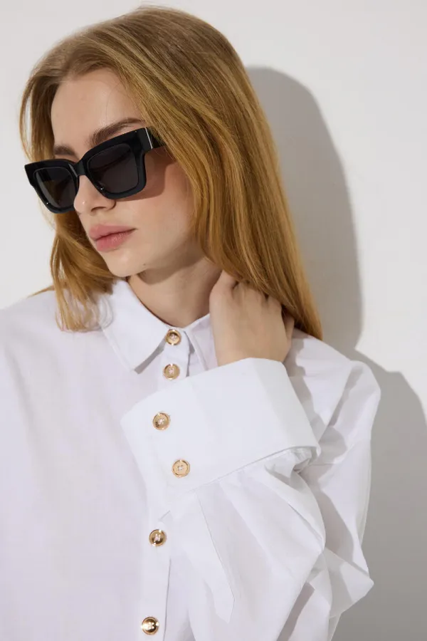 CHEMISE À MANCHONS DORÉS ET BOUTONS DORÉS