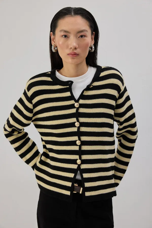 CARDIGAN COURT À BOUTONS DORÉS