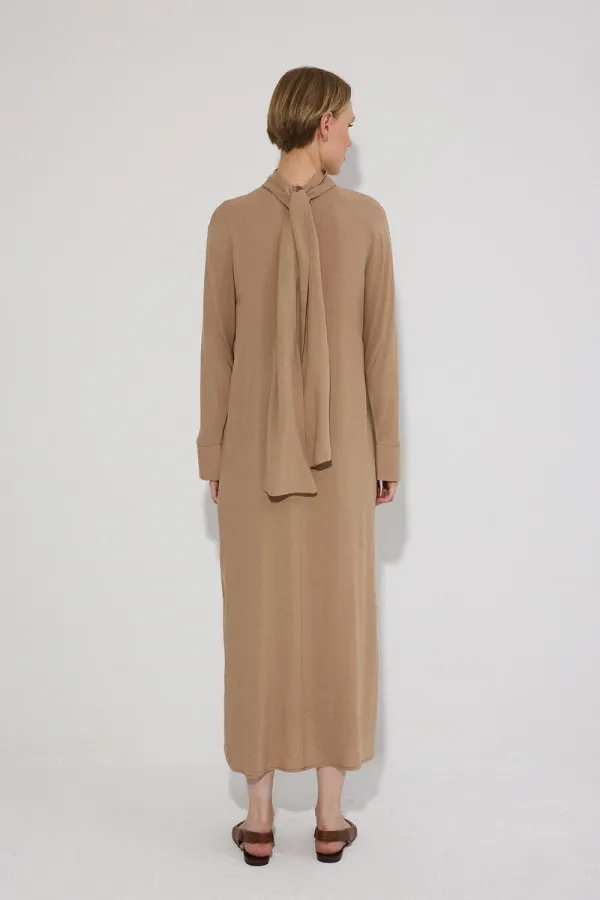 Robe en viscose à col châle