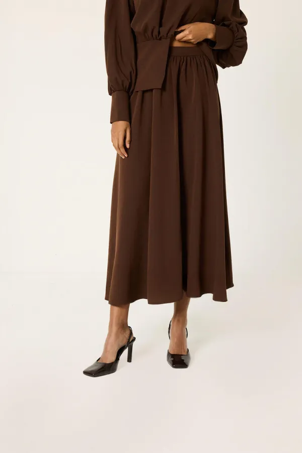 ENSEMBLE TUNIQUE ET JUPE AVEC DÉTAIL DE CEINTURE