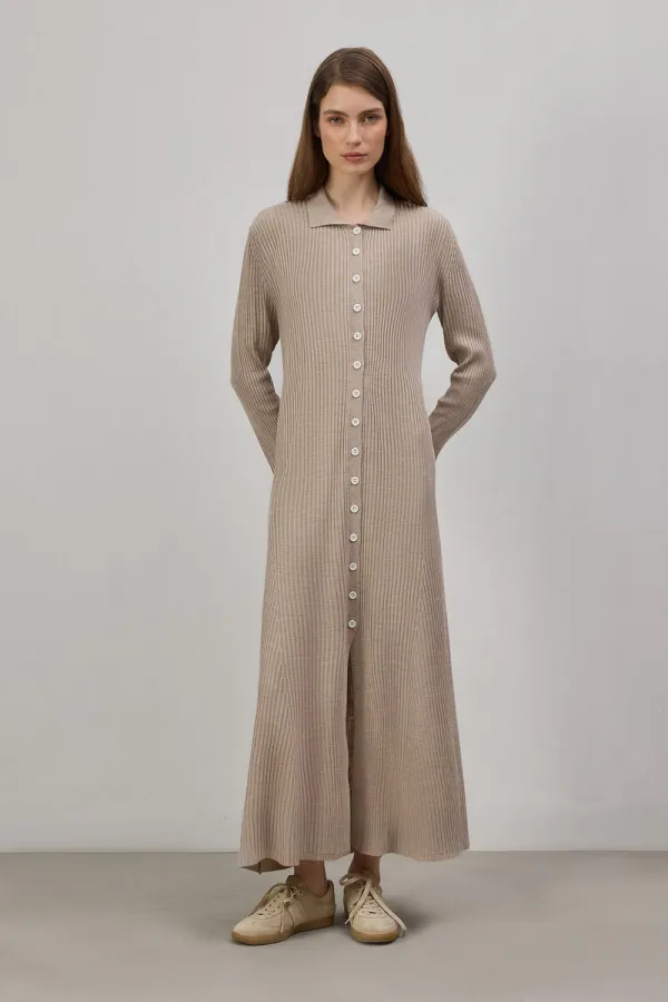 GÖMLEK YAKA DÜĞMELİ TRİKO ELBİSE