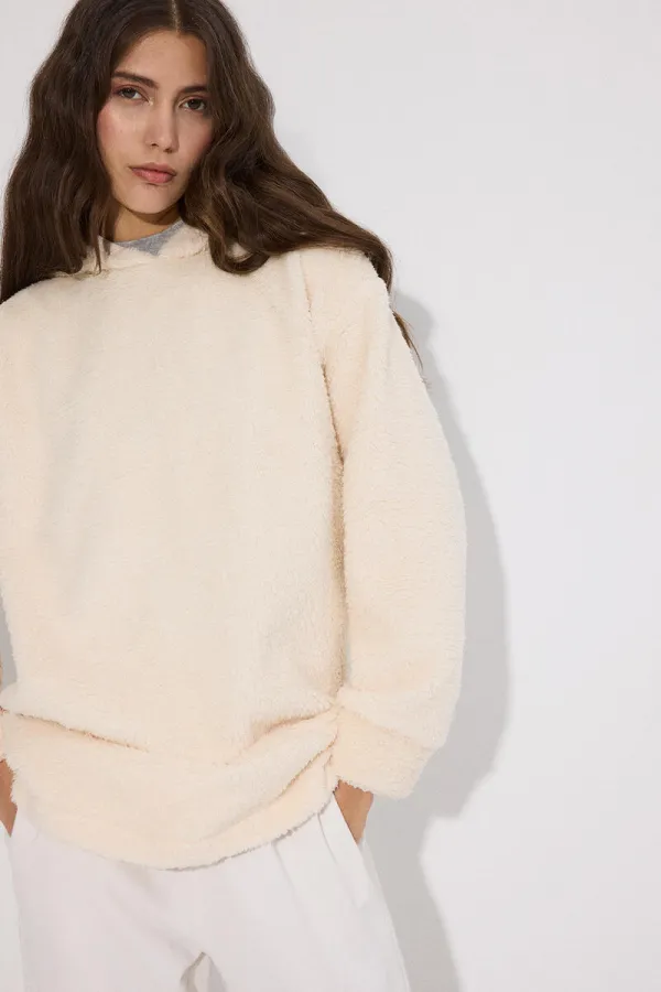 HOODED PLUSH SWEATSHIRT