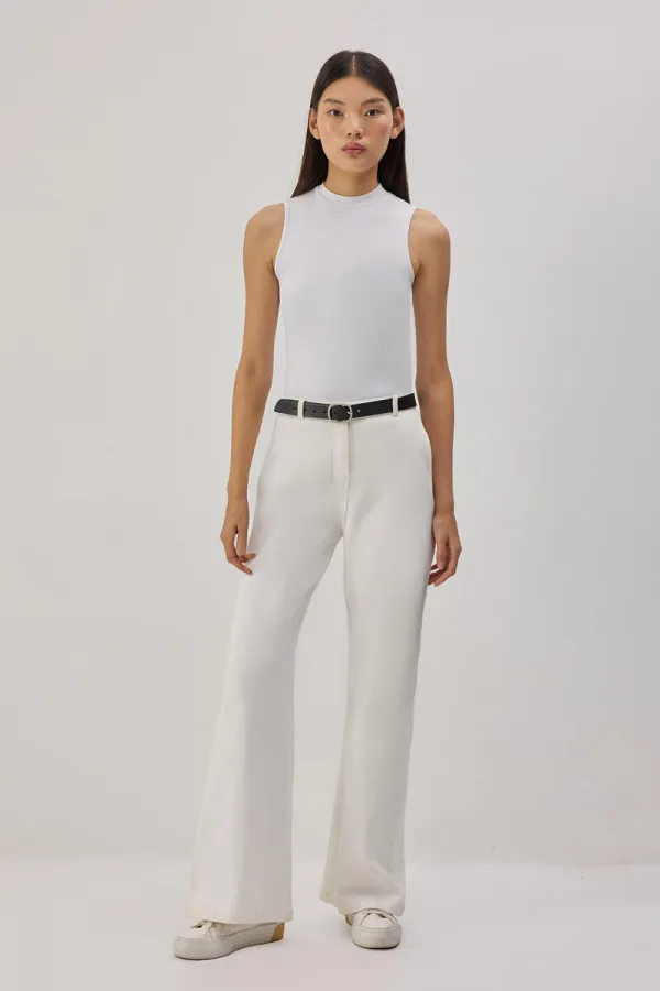 DİK YAKA KOLSUZ İÇLİK