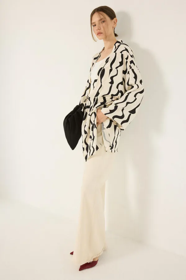 KIMONO EN SATIN À MOTIFS KIMONO EN SATIN À MOTIFS
