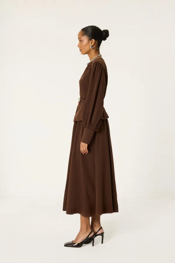 ENSEMBLE TUNIQUE ET JUPE AVEC DÉTAIL DE CEINTURE