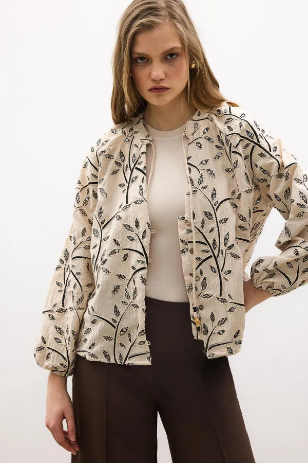 CHEMISE BRODÉE À NŒUD SUR LE DEVANT