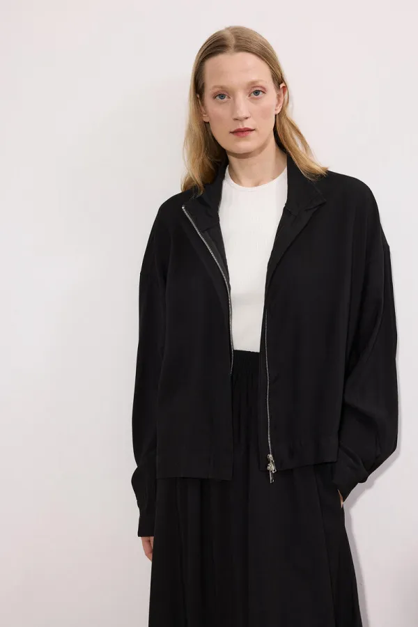 Ensemble veste et jupe drapées en cupra