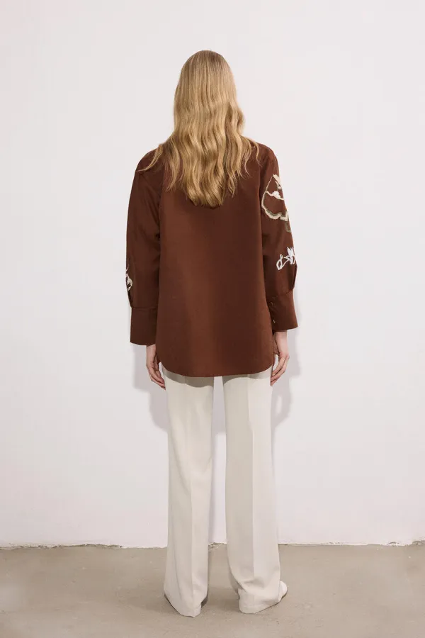 CHEMISE EN GABARDINE BRODÉE