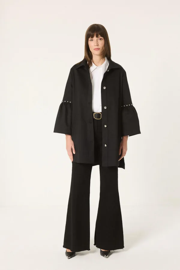 Veste en gabardine avec manches ornées de pierres