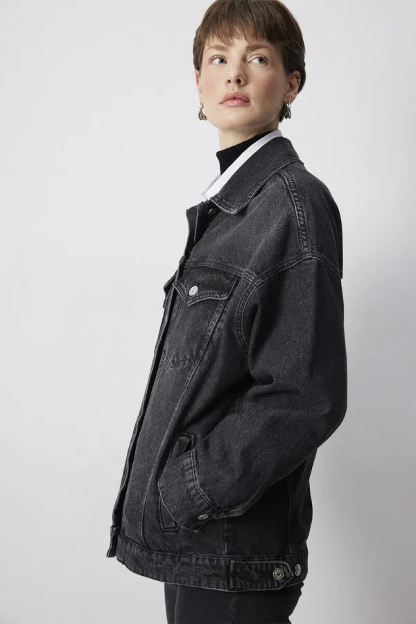 VESTE EN JEAN AVEC POCHES