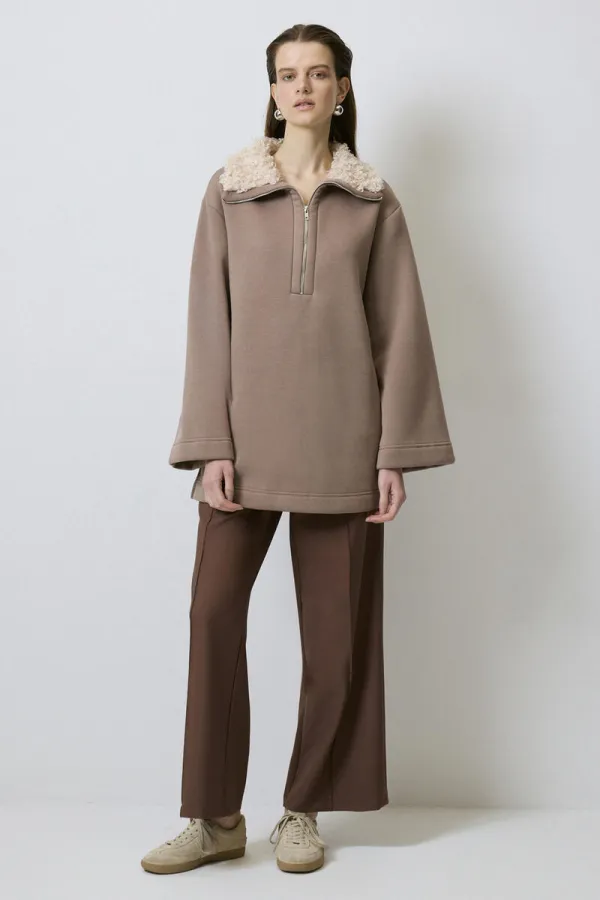 FUR-COLLARED SWEATSHIRT