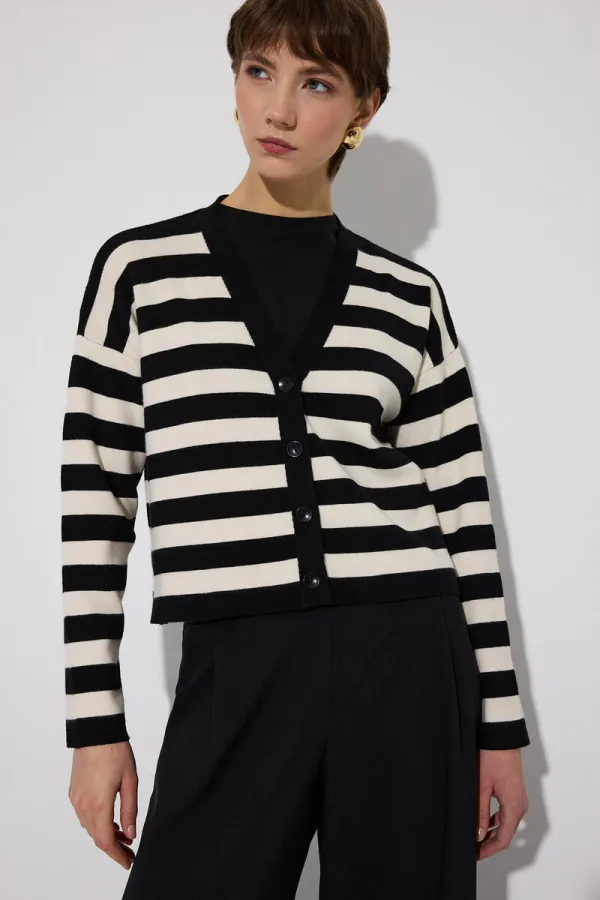 YUMUŞAK DOKULU TRİKO HIRKA