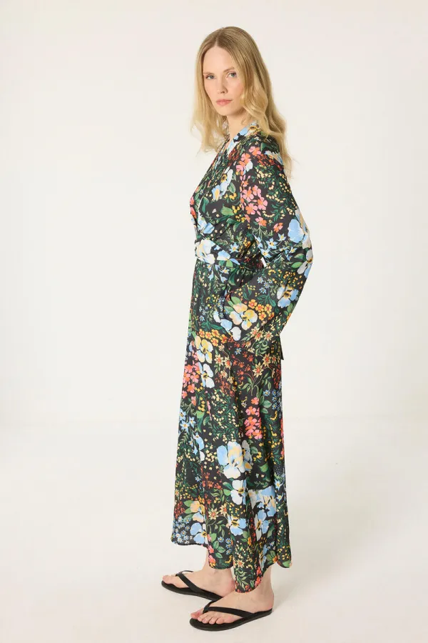 BELİ KUŞAKLI DESENLİ ELBİSE