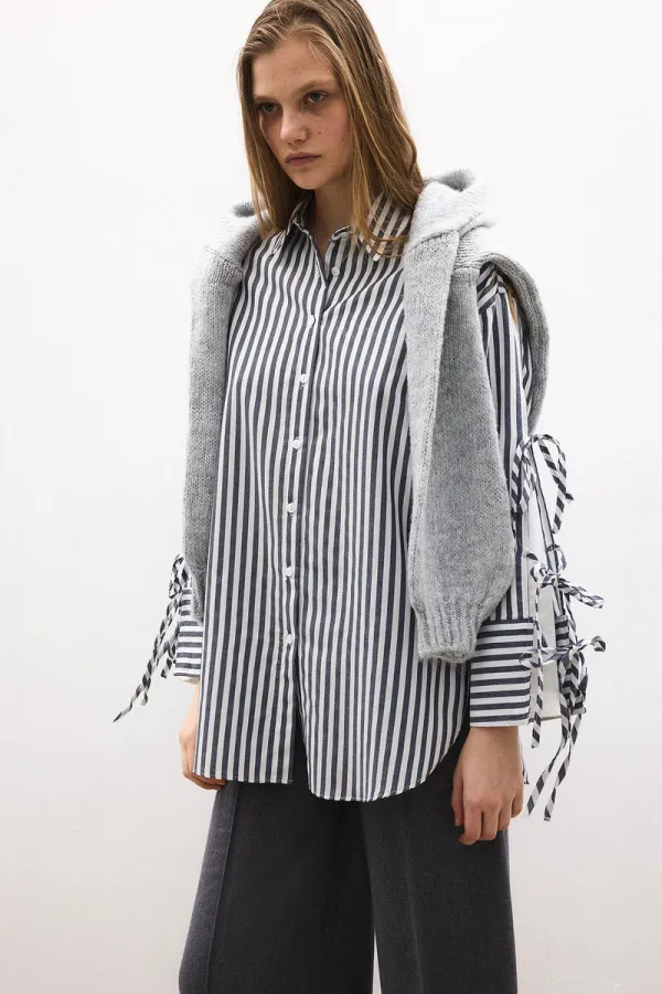 CHEMISE À RAYURES AVEC DÉTAIL DE NŒUD