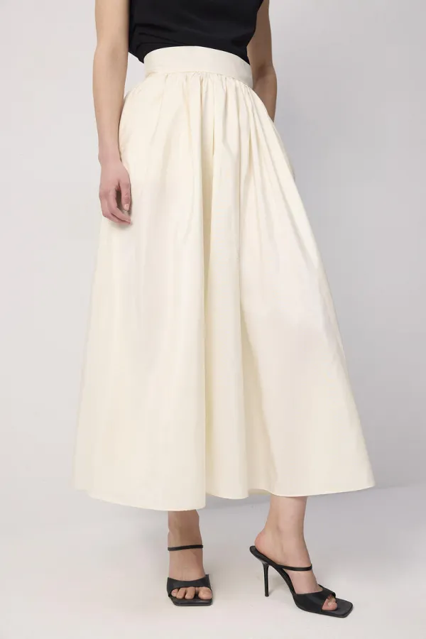 Jupe en taffetas à taille froncée.