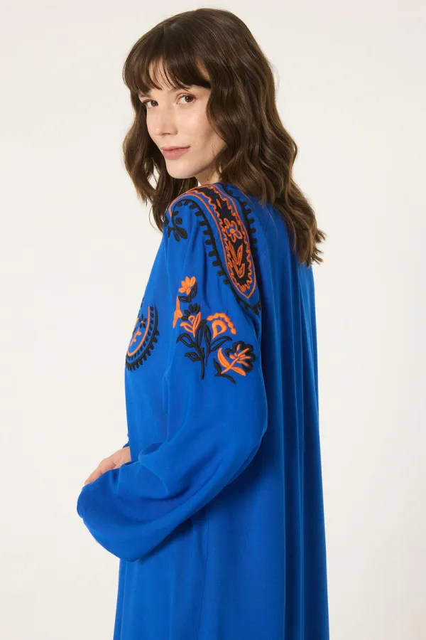 ROBE EN VISCOSE BRODÉE