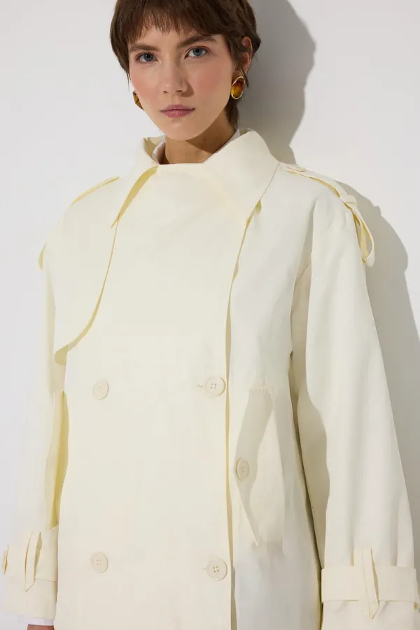 DOUBLE-BREASTED SHORT TRENCH COAT DOUBLE-BREASTED SHORT TRENCH COAT
