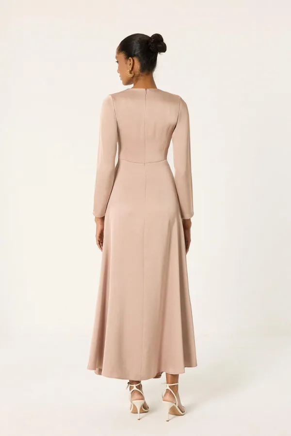 BROŞ DETAYLI SATEN  ELBİSE