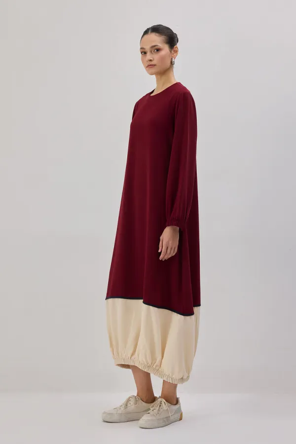 KONTRAST RENKLİ BÜZGÜLÜ ELBİSE