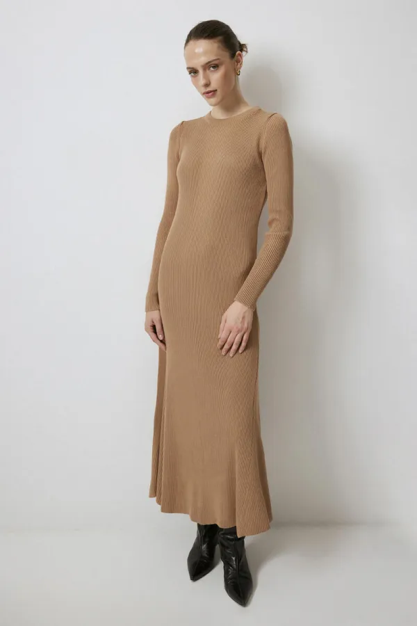 ROBE EN MAILLE À COL ROND CÔTELÉ