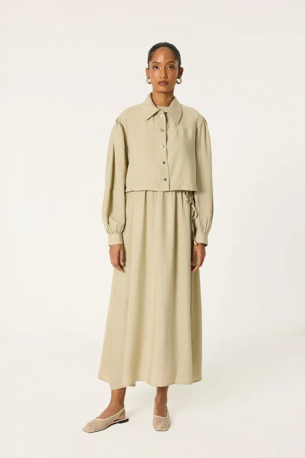 ROBE VESTE COURTE À TAILLE FRESSÉE