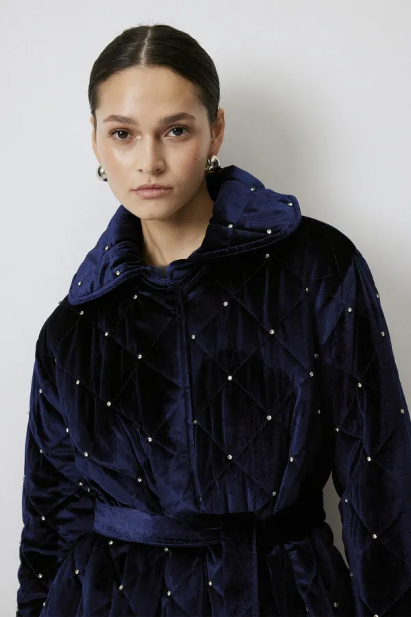 MANTEAU MATELASSÉ AVEC DÉTAILS EN PIERRE