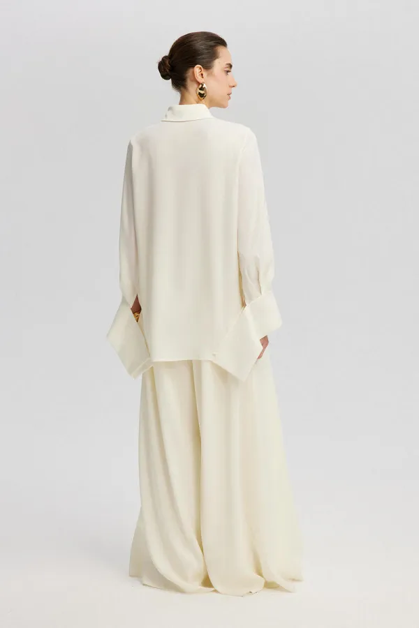 CHEMISE LONGUE EN SATIN AVEC DÉTAIL AUX POIGNETS