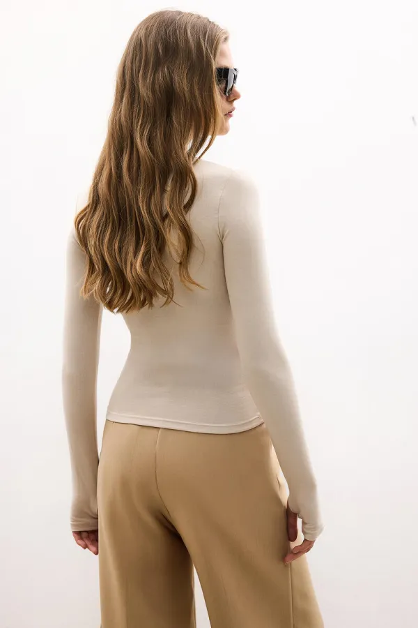 PARMAK GEÇMELİ UZUN KOLLU BODY