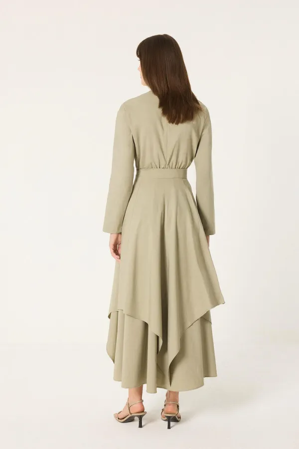 ROBE MAXI ASYMÉTRIQUE AVEC DÉTAIL DE BOUCLE DORÉE