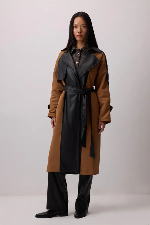 TRENCH MATELAS À GARNITURES EN CUIR