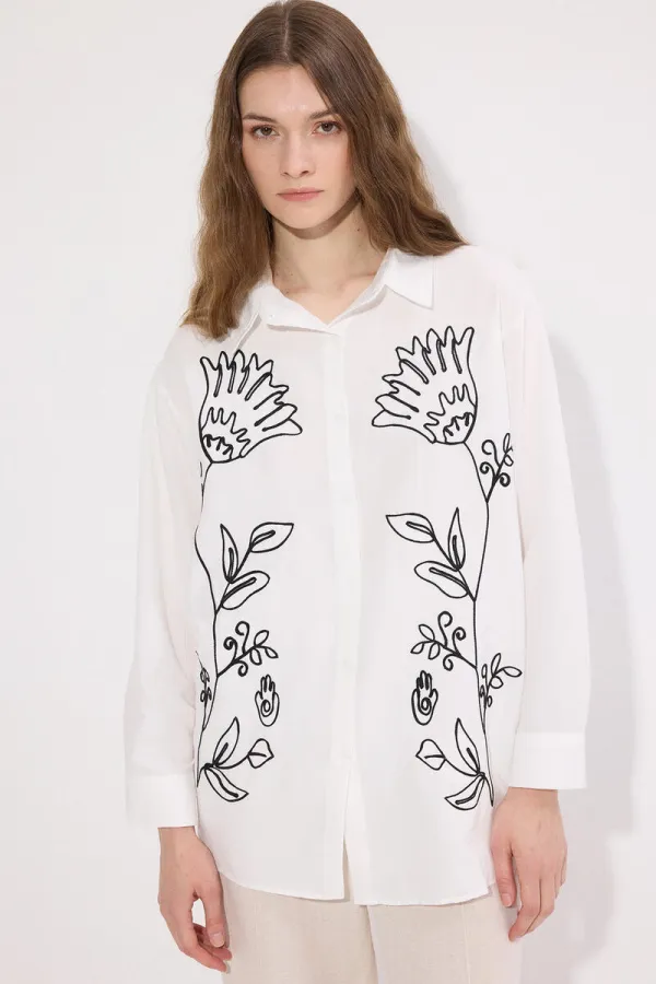 CHEMISE AVEC DÉTAILS DE BRODERIE