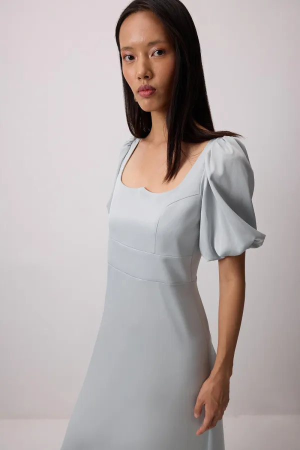 SHORT-SLEEVED DRESS WITH GATHERED SHOULDER
