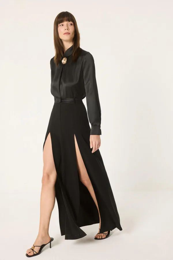 Tunique détaillée avec accessoires